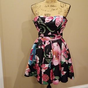 Babe butterfly floral strapless dress